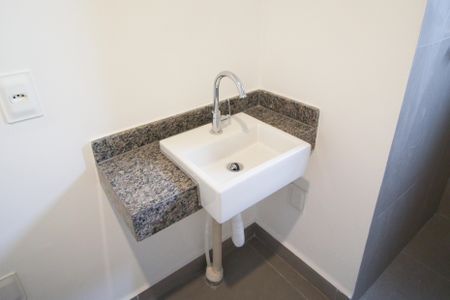 Banheiro de apartamento para alugar com 1 quarto, 24m² em Vila Olímpia, São Paulo