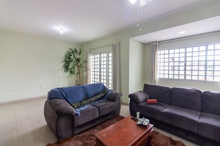 Sala de casa à venda com 4 quartos, 200m² em Jardim Primeiro de Maio (chacara Fazendinha), Osasco