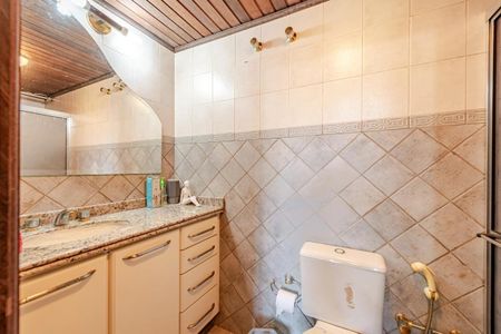 Banheiro de casa à venda com 4 quartos, 460m² em Vila Conceição, Porto Alegre