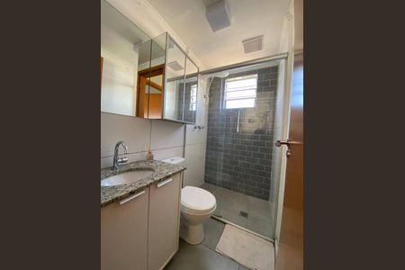 Banheiro de apartamento para alugar com 2 quartos, 49m² em Rubem Berta, Porto Alegre