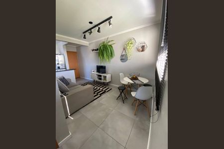 Sala de apartamento para alugar com 2 quartos, 49m² em Rubem Berta, Porto Alegre