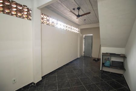 Sala de casa para alugar com 1 quarto, 100m² em Trindade, São Gonçalo