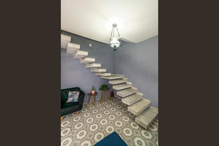 Sala - Acesso ao 2º andar de casa para alugar com 5 quartos, 342m² em Irajá, Rio de Janeiro