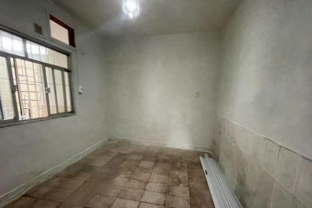 Quarto de casa para alugar com 1 quarto, 200m² em Centro, Duque de Caxias