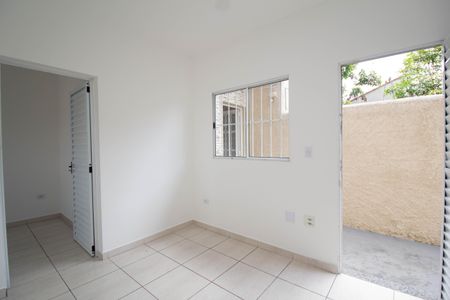 Sala de casa para alugar com 2 quartos, 65m² em Vila Mangalot, São Paulo