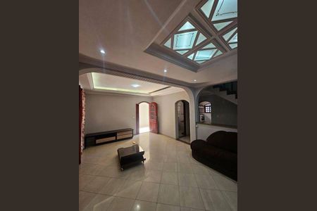 Casa à venda com 5 quartos, 300m² em Vila Barros, Guarulhos