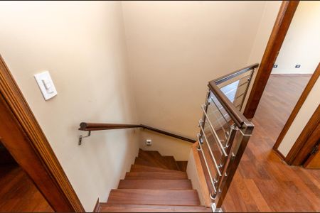 Escada de casa à venda com 3 quartos, 220m² em Vila Pedra Branca, São Paulo