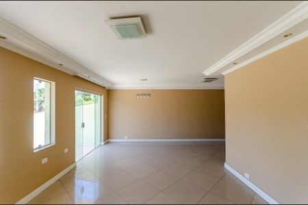 Sala de casa à venda com 3 quartos, 220m² em Vila Pedra Branca, São Paulo