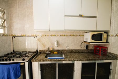 Cozinha de kitnet/studio para alugar com 1 quarto, 35m² em Guilhermina, Praia Grande