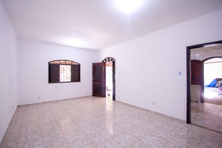 Sala de casa para alugar com 4 quartos, 200m² em Novo Mexico, São Gonçalo