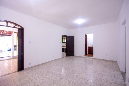 Sala de casa para alugar com 4 quartos, 200m² em Novo Mexico, São Gonçalo