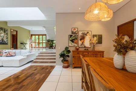 Casa para alugar com 4 quartos, 376m² em Granja Caiapia, Cotia