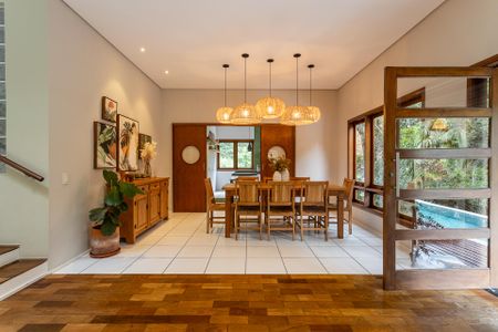 Casa para alugar com 4 quartos, 376m² em Granja Caiapia, Cotia