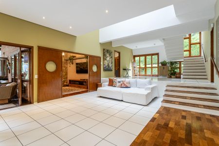 Casa para alugar com 4 quartos, 376m² em Granja Caiapia, Cotia