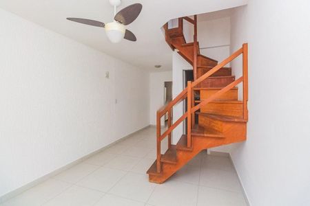Sala de casa de condomínio à venda com 2 quartos, 98m² em Morro Santana, Porto Alegre