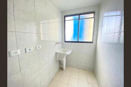 Área de serviço de apartamento para alugar com 2 quartos, 59m² em Guaianases, São Paulo