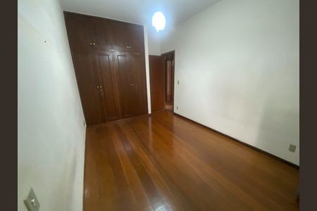 Casa à venda com 4 quartos, 220m² em Planalto, Belo Horizonte