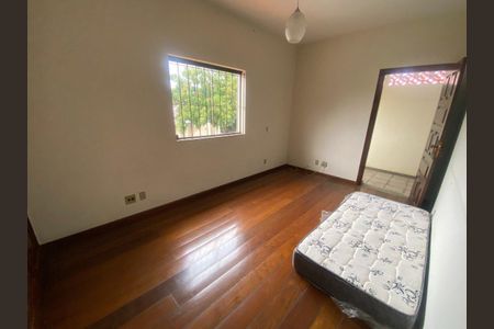 Casa à venda com 4 quartos, 220m² em Planalto, Belo Horizonte