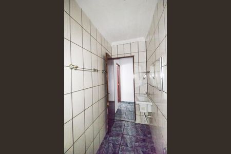 Banheiro de kitnet/studio para alugar com 1 quarto, 20m² em Chácara Adriana Aparecida, Carapicuíba