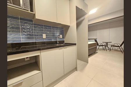 Cozinha de kitnet/studio para alugar com 1 quarto, 27m² em Cidade Monções, São Paulo