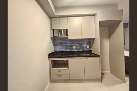 Cozinha de kitnet/studio para alugar com 1 quarto, 27m² em Cidade Monções, São Paulo