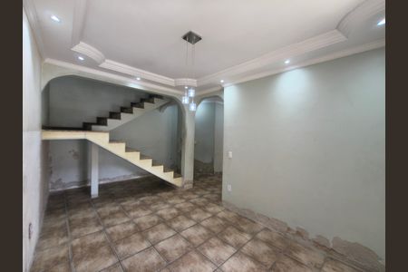 Casa de Condomínio para alugar com 4 quartos, 250m² em Taquara, Rio de Janeiro