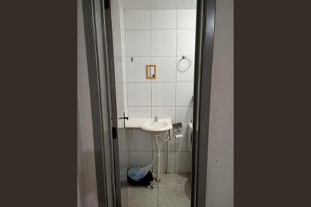 Banheiro de apartamento à venda com 2 quartos, 43m² em São José, Porto Alegre