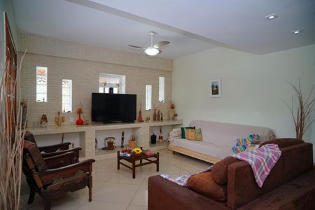 Sala de casa à venda com 4 quartos, 311m² em Marazul, Niterói