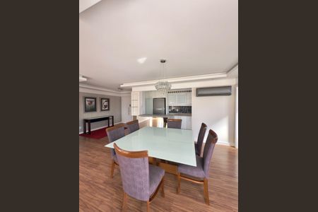 Sala de apartamento para alugar com 3 quartos, 210m² em Kobrasol, São José