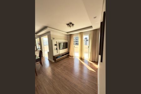 Sala de apartamento para alugar com 3 quartos, 210m² em Kobrasol, São José