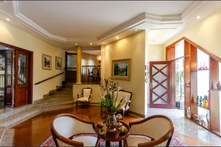 Sala de entrada de casa para alugar com 5 quartos, 500m² em City América, São Paulo