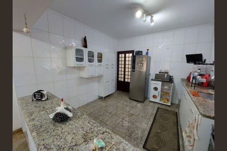 Casa à venda com 4 quartos, 215m² em Jardim Patente Novo, São Paulo