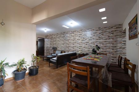 Casa à venda com 3 quartos, 253m² em Jardim Lisboa, São Paulo