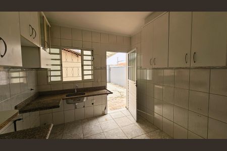 Cozinha de casa à venda com 2 quartos, 160m² em Anhangabaú, Jundiaí