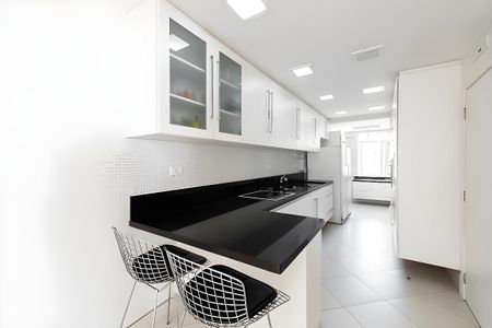 Apartamento para alugar com 1 quarto, 126m² em Jardim Europa, São Paulo
