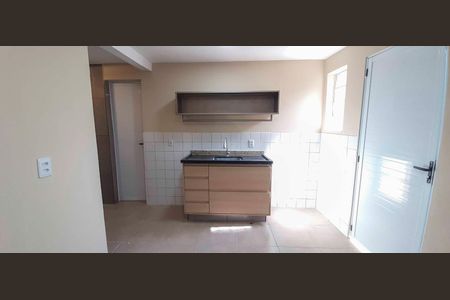 Cozinha de casa para alugar com 1 quarto, 20m² em Vila Yolanda, Osasco