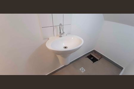 Banheiro de casa para alugar com 1 quarto, 20m² em Vila Yolanda, Osasco