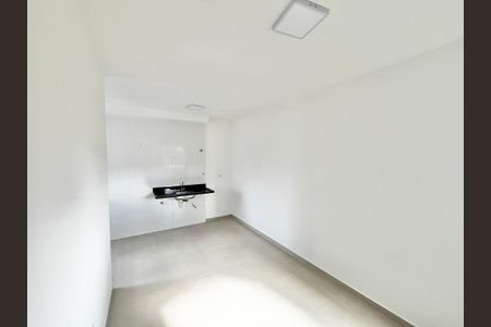 Sala/Cozinha de apartamento para alugar com 2 quartos, 40m² em Vila Vitorio Mazzei, São Paulo