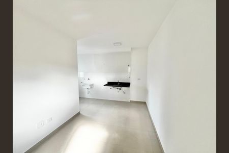 Sala/Cozinha de apartamento para alugar com 2 quartos, 40m² em Vila Vitorio Mazzei, São Paulo