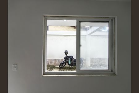 Janela - Sala de casa para alugar com 2 quartos, 64m² em Tanque, Rio de Janeiro