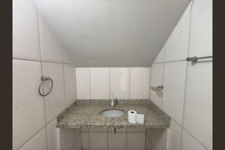 Banheiro Social de casa para alugar com 2 quartos, 64m² em Tanque, Rio de Janeiro
