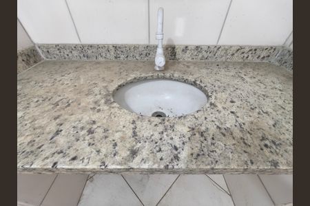 Banheiro Social de casa para alugar com 2 quartos, 64m² em Tanque, Rio de Janeiro