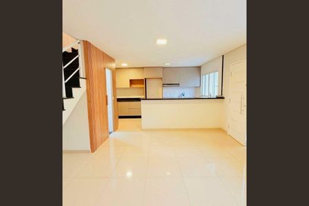 Casa à venda com 3 quartos, 81m² em Cupecê, São Paulo