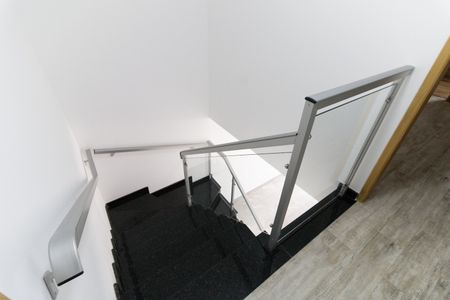 Escada de casa para alugar com 2 quartos, 84m² em Vila Santo Estefano, São Paulo