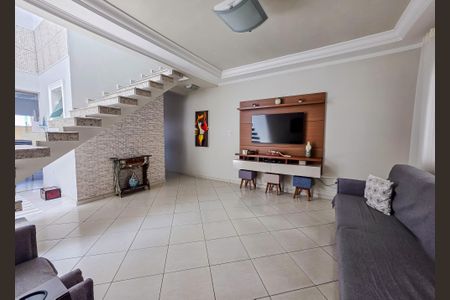 Casa à venda com 3 quartos, 118m² em Vila Lucinda, Santo André