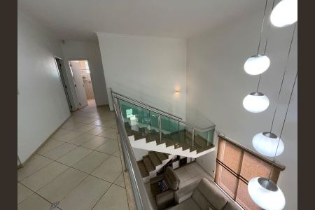 Casa para alugar com 4 quartos, 330m² em Jardim Karaíba, Uberlândia