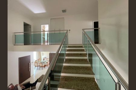 Casa para alugar com 4 quartos, 330m² em Jardim Karaíba, Uberlândia