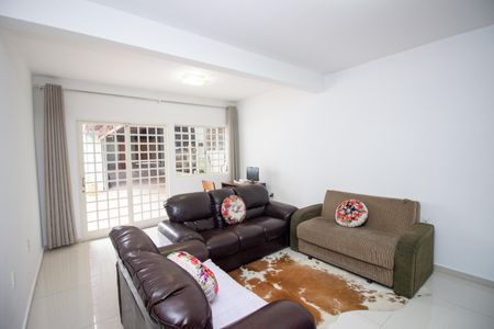 Sala de casa à venda com 4 quartos, 360m² em Parque Maracana, Contagem