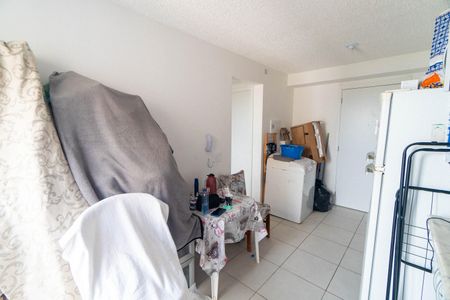 Sala/Cozinha de apartamento à venda com 2 quartos, 34m² em Jardim Itacolomi, São Paulo