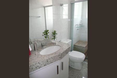 Banheiro de apartamento para alugar com 2 quartos, 120m² em Castelo, Belo Horizonte